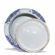 Chinese dish with lid, 20th century