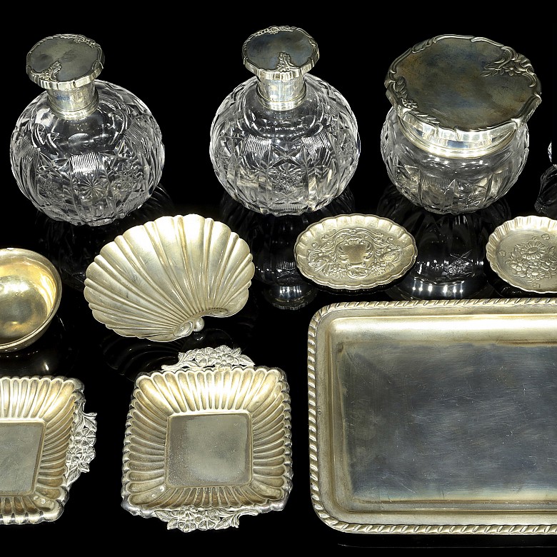 Lot of small pieces, silver and glass, 20th century