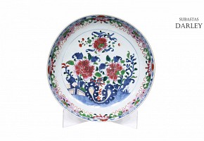 Famille rose plate, Qing Dynasty, 19th century