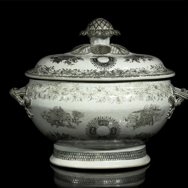 Gran sopera de porcelana esmaltada, dinastía Qing