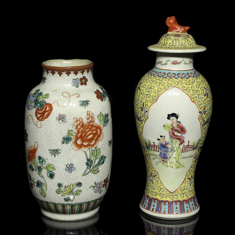 Two Chinese porcelain vases, 20th century