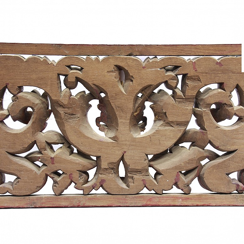Carved wood lintel with acanthus scrolls, Indonesia - 2