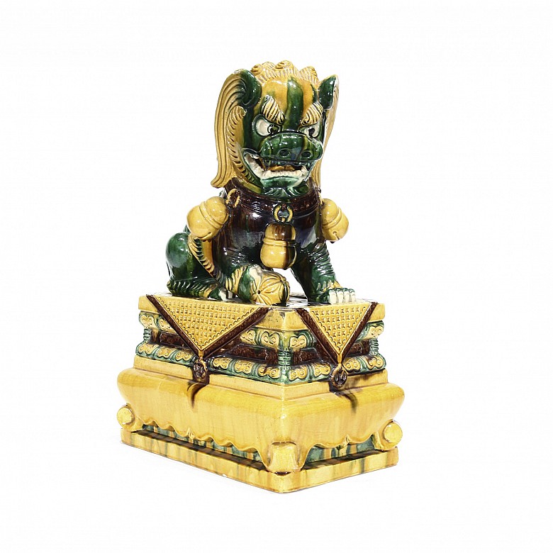 Perro guardián chino de cerámica vidriada, s.XX