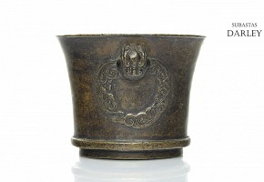 Bote de bronce con asas en relieve, dinastía Qing