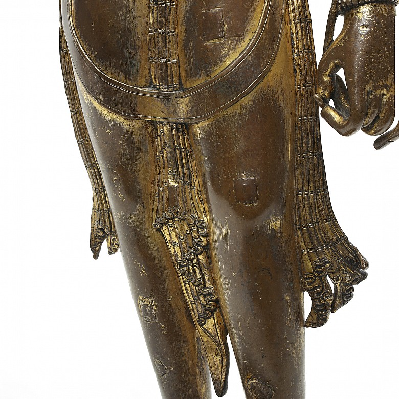 Gran figura de bronce dorado 