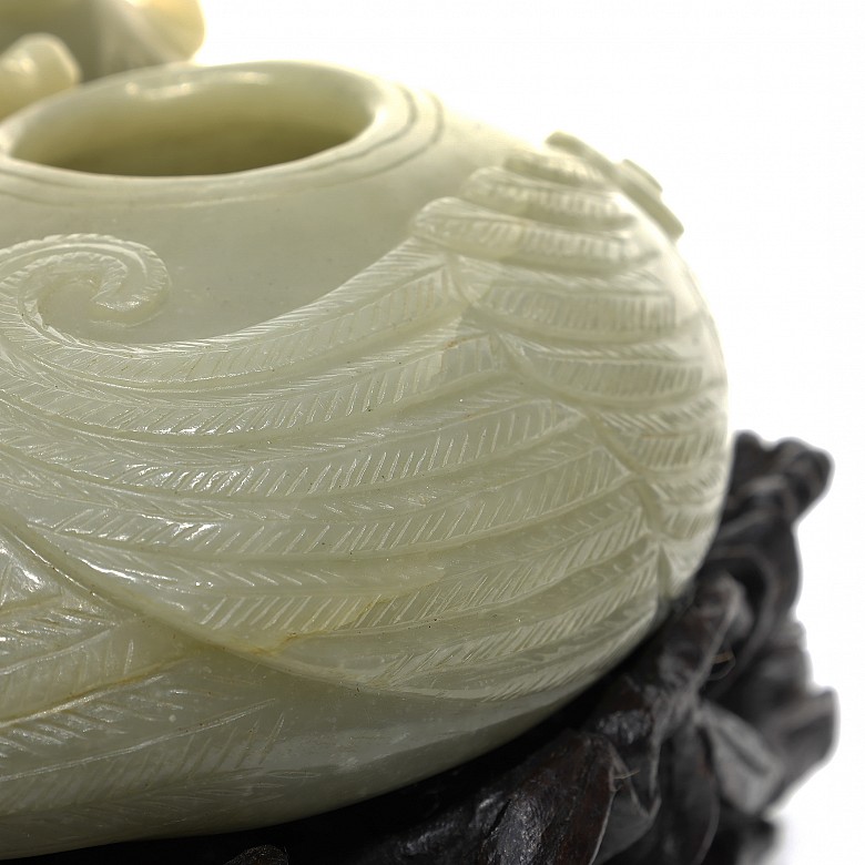 Carved jade 'Phoenix' brush bowl, Qing dynasty.