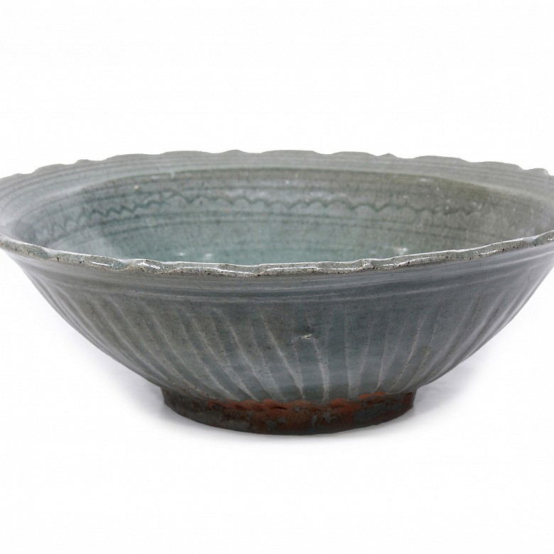 Foliated rim bowl, Sawankhalok, 14th-16th centuries