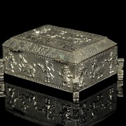 Silver box with pre-Columbian style decorations - 2