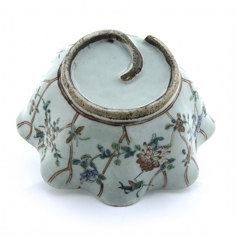 Porcelain enameled bowl, China, 20th century
