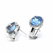 18 k white gold earrings with topaz and diamonds.