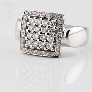 Precioso anillo en oro blanco y 0.85cts diamantes