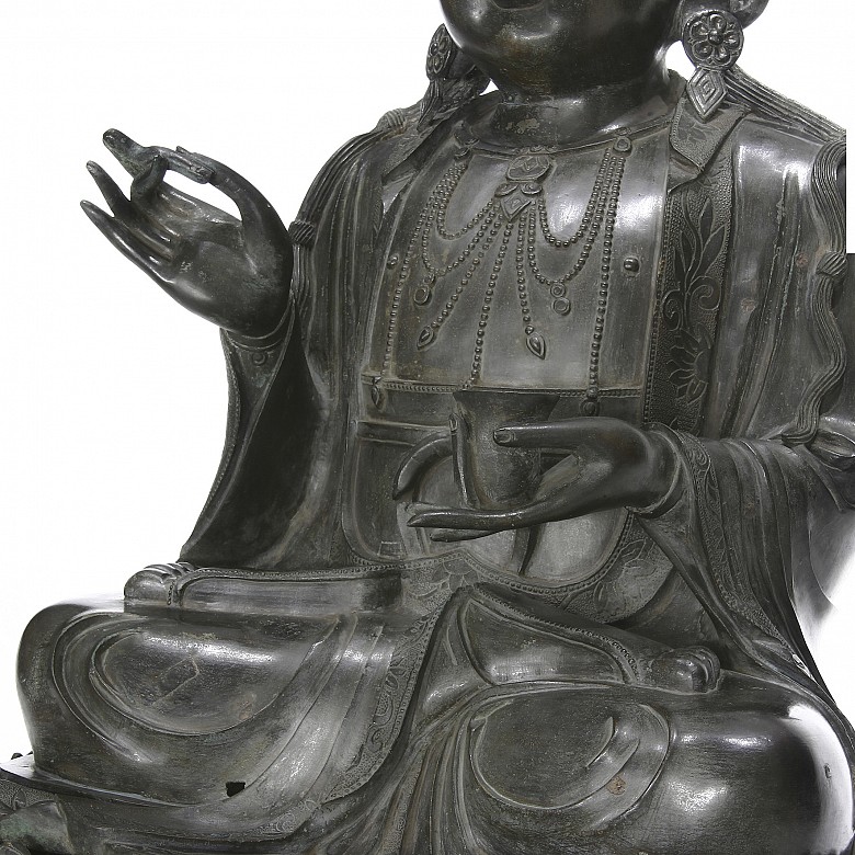 Gran figura Guanyin de bronce, Dinastía Ming (1368 - 1644).