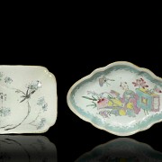 Dos bandejas de porcelana china, S.XX