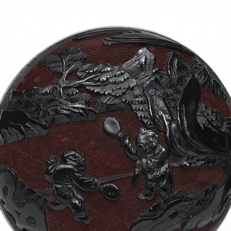 Red and black lacquered wooden box, Qing dynasty.