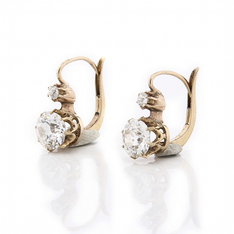 Earrings in 18k yellow gold with diamonds.