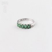 Ring in 18k white gold with emerald and diamonds. - 3