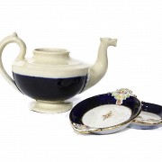 Teapot and two plates by Antonio Peyró (1882-1954).