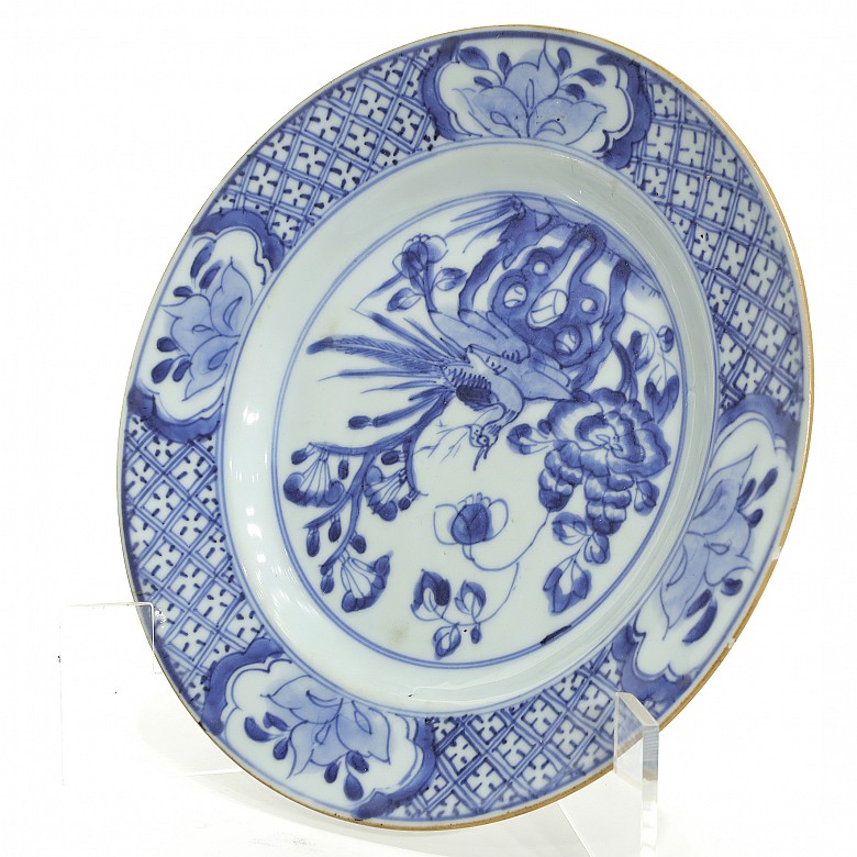Lote de tres platos de porcelana china, S.XX