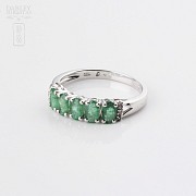 Ring in 18k white gold with emerald and diamonds. - 4