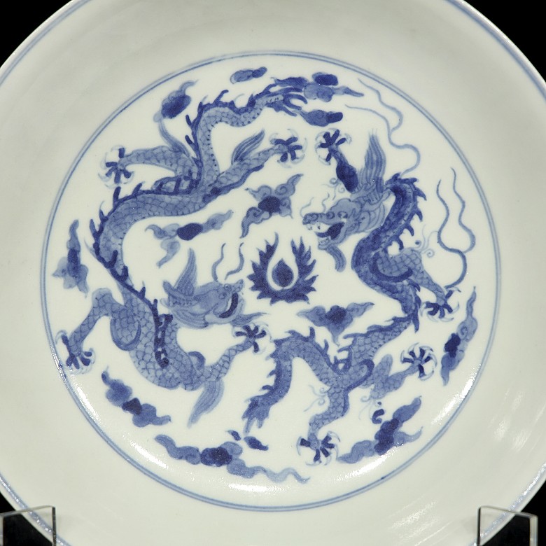 Blue and white porcelain plate 