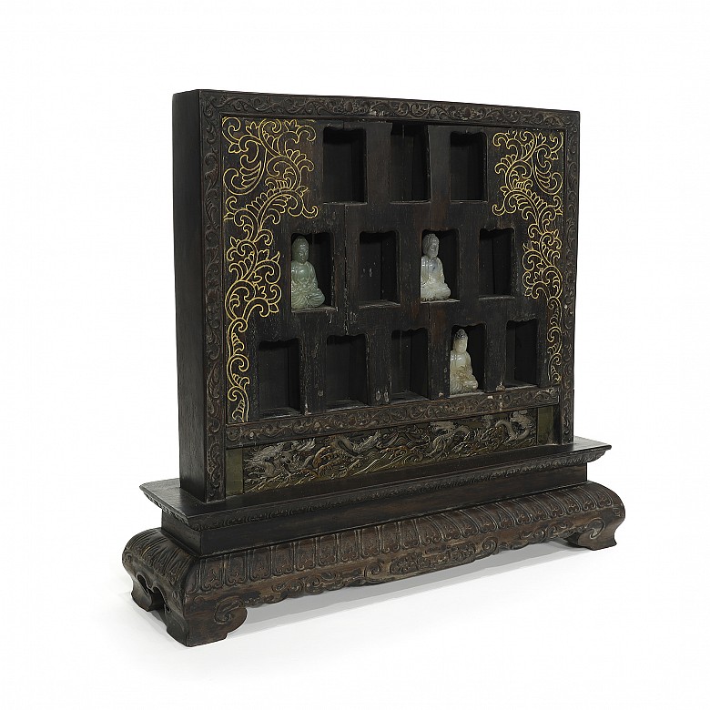 Buddhist altar of carved wood, with jade Buddhas, Qing dynasty.