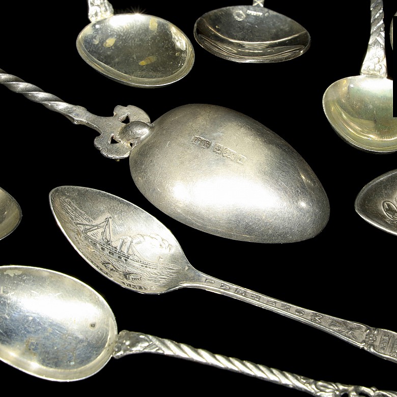 Lot of silver spoons, sterling silver 800, different nationalities, 20th century