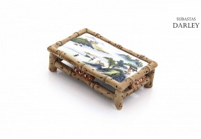 Miniature porcelain table, Qing dynasty.