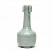 A Longquan glazed-porcelain 