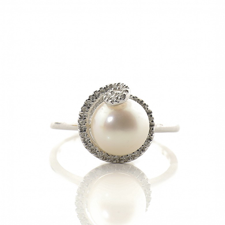 Anillo en oro blanco de 18 k con perla y diamantes - 1