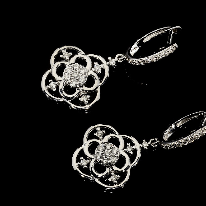 Earrings in 18k white gold and 44 diamonds - 3