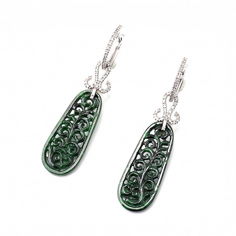 Detachable earrings with jadeite and diamonds.