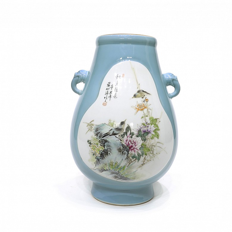 Glazed porcelain vase, Jingdezhen, 1961.