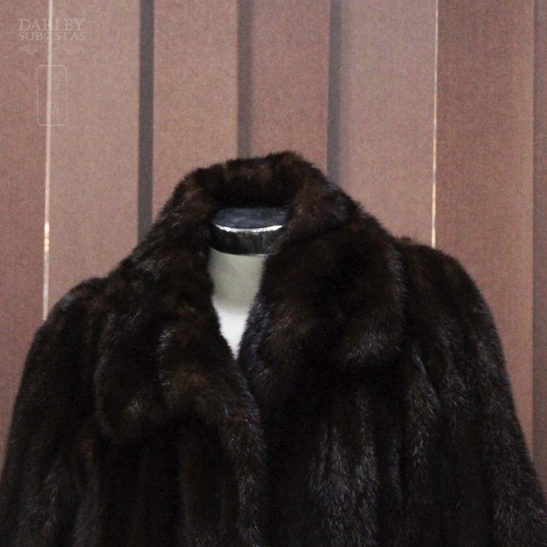 Beautiful dark brown mink fur coat of good quality. - 1