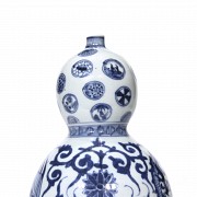 Jarrón de porcelana esmaltada con forma hulu, s. XX