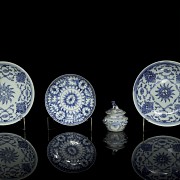 Lote de porcelana china, azul y blanco, pps.S.XX