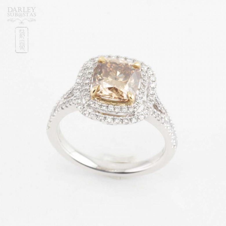 Fantástico anillo oro 18k con diamante Fancy