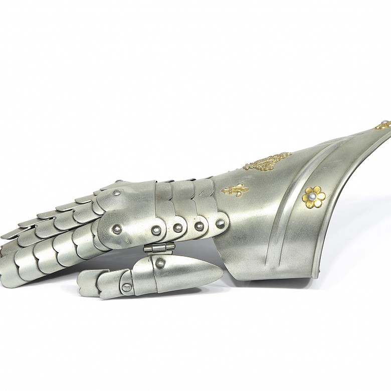 Medieval armour gauntlet with gold decorations, Martos