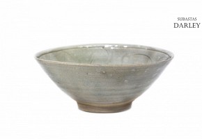 Bowl with incised decoration and celadon glaze, China, Song