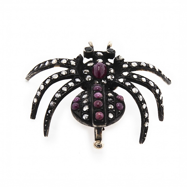 Silver brooch in the shape of a spider.