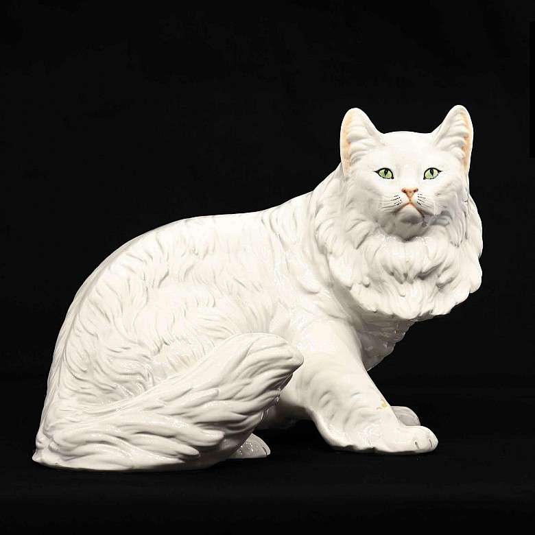 Gato blanco de cerámica esmaltada, diseño de Giovanni Ronzan (1906-1974)