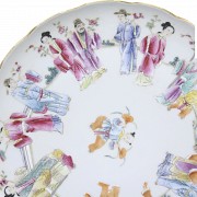 Pink family porcelain plate, with Daoguang seal.