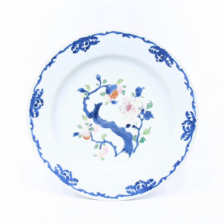 Plato de porcelana esmaltada, China, s.XVIII