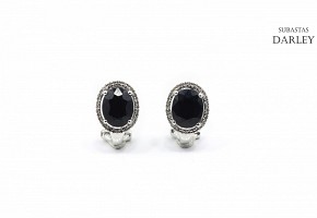 Earrings in 18 k white gold with sapphires and diamonds.