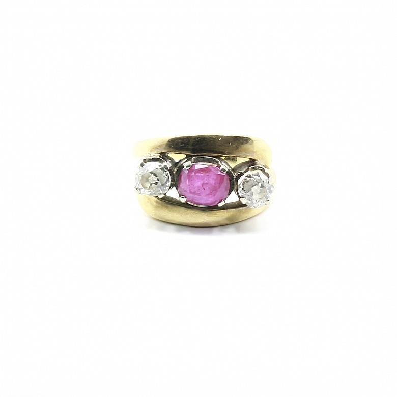 Ruby and diamond ring in 18k yellow gold