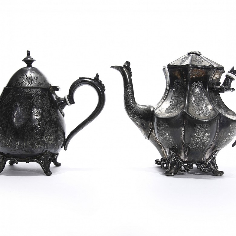 Two English electro plated metal teapots, early 20th century - 1