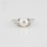 18k white gold ring with pearl and diamonds. - 3