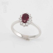 Bonito anillo en oro 18k, rubí y diamantes - 4