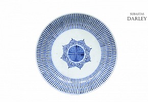 Blue and white porcelain plate, Qing dynasty (1644-1912), 19th century