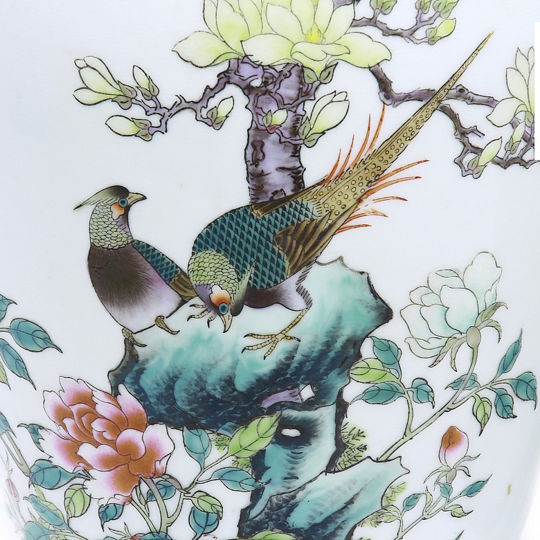 Pareja de jarrones de porcelana esmaltada, China, s.XX