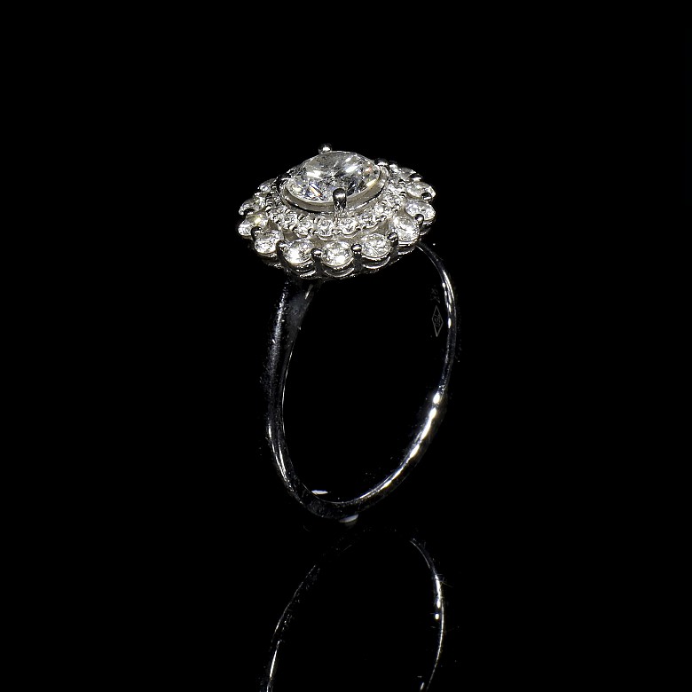 Ring in 18k white gold and diamonds